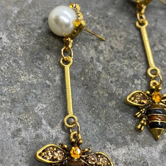 NEW Bee’s Day Off Dangle Earrings - Picture 8 of 15